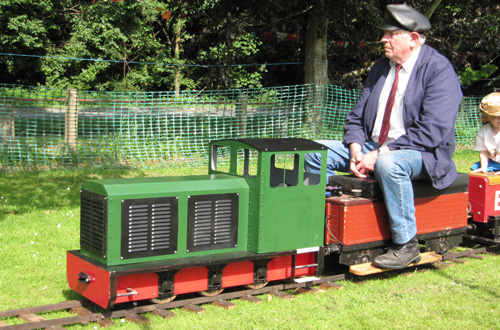 Lewes Castle running at Nutley Fete 2013